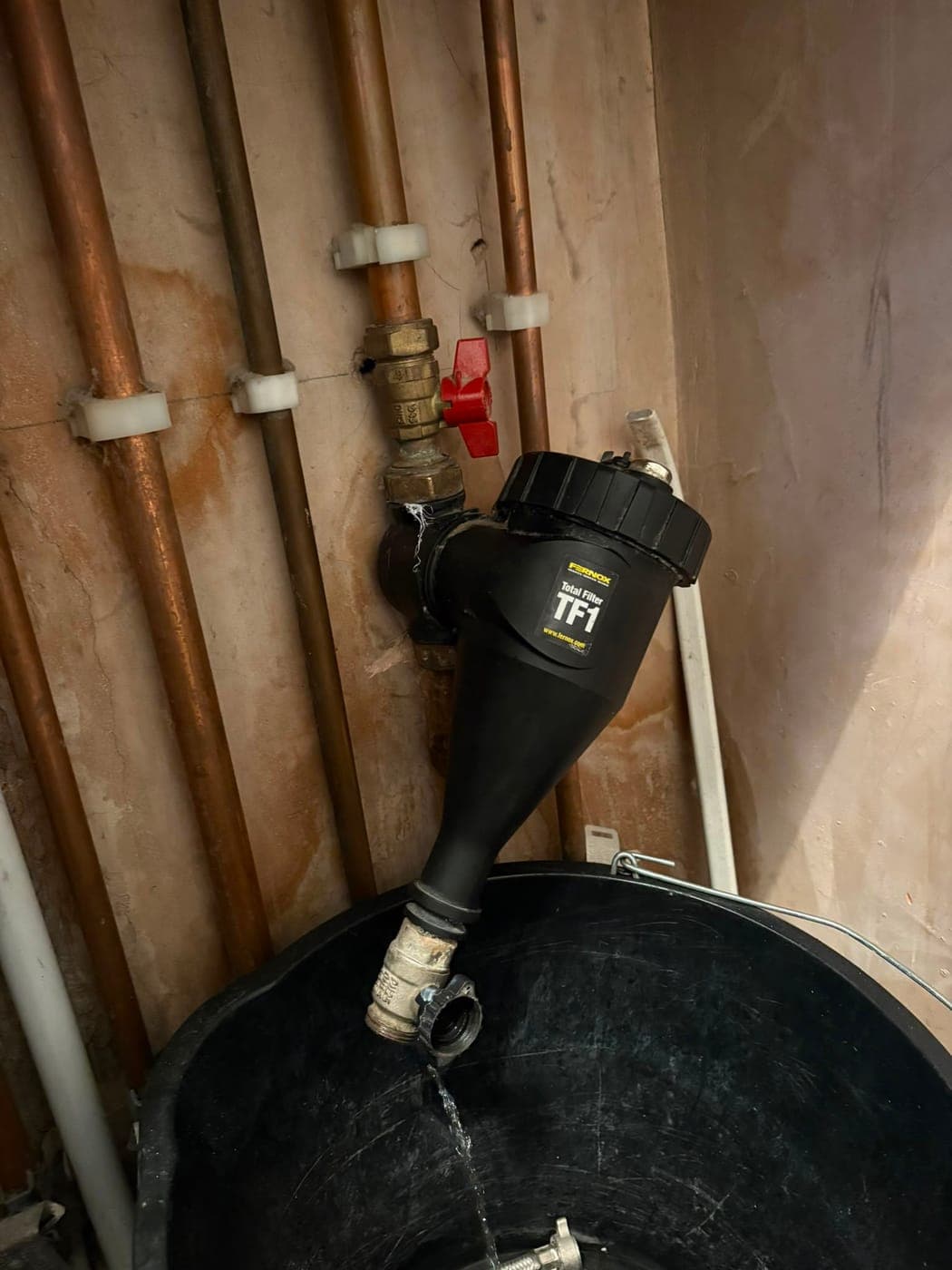 Fernox filter draining during a system flush